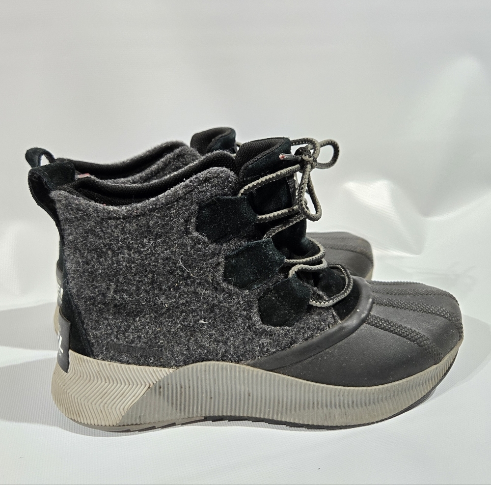 SOREL Out N About III Duck Boot Womens Sz 6.5 EUC!